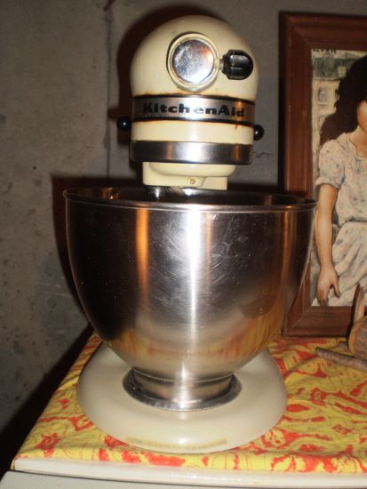 Vintage Avocado Green KitchenAid Mixer