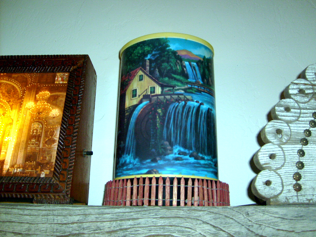The Allee Willis Museum of Kitsch » Motion Lamps