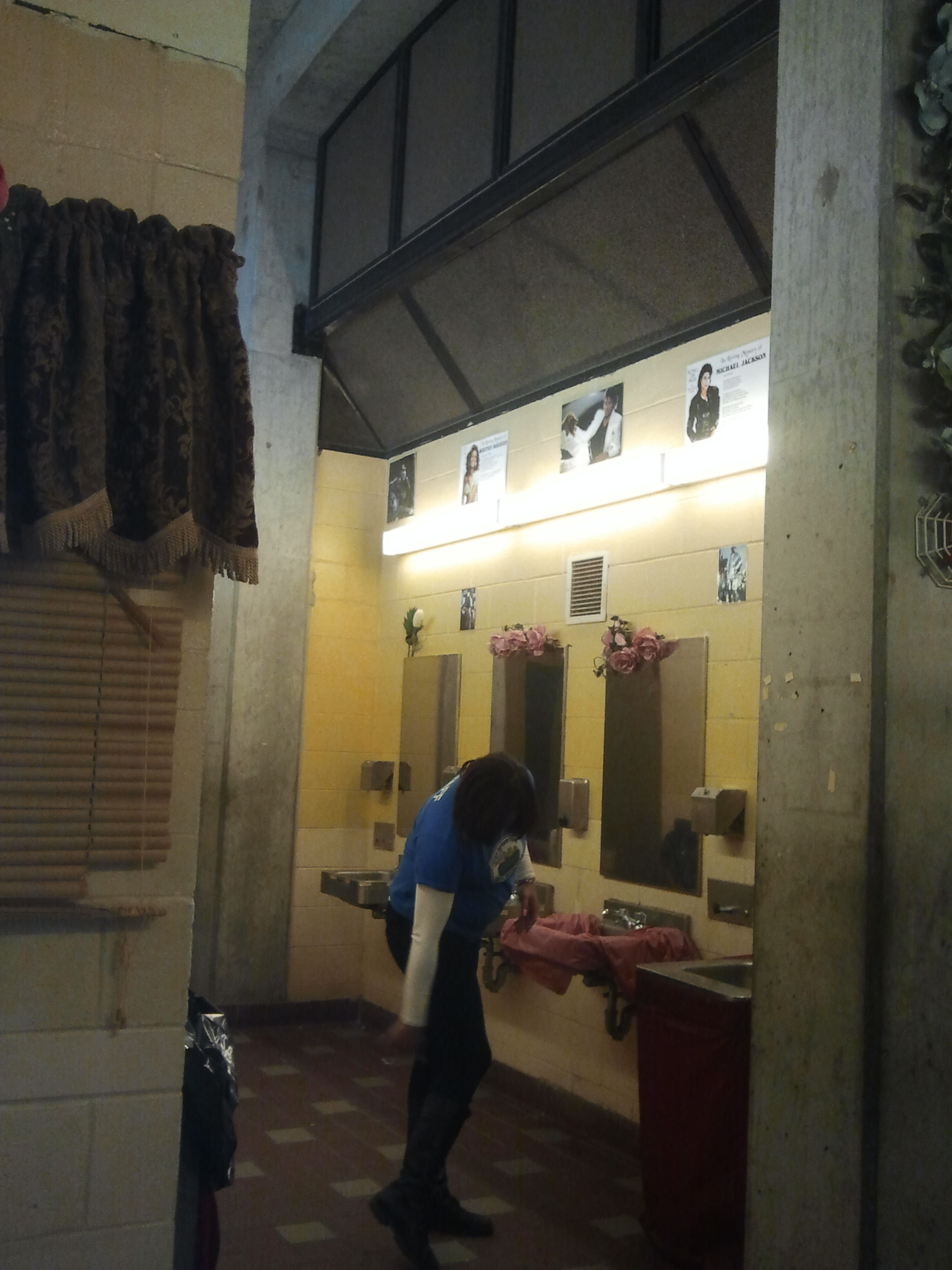 The Allee Willis Museum of Kitsch » Brighton Beach Bathroom